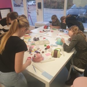 Kinder Bakclub 5 weken lang! | deheelrijketaart.nl | hippetaarten.nl