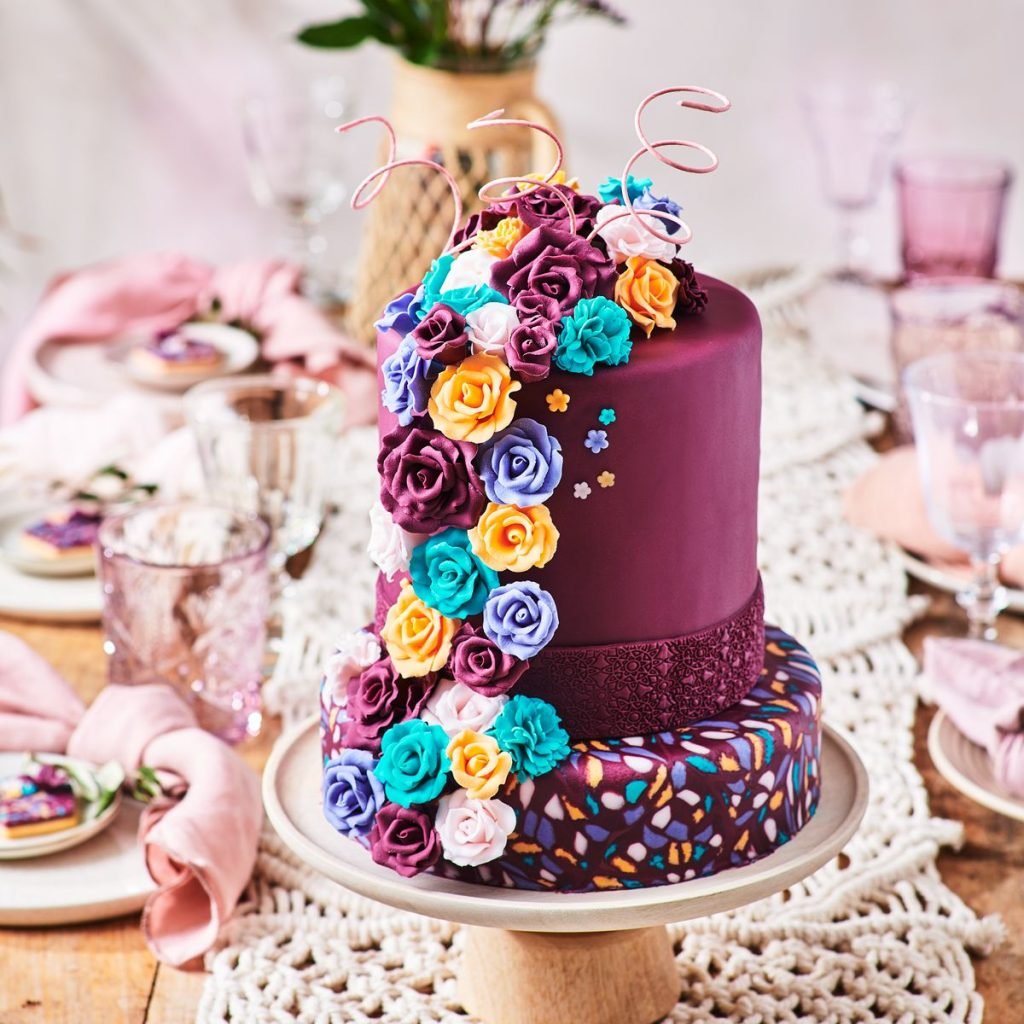 Taart met FunCakes - Rolfondant - Chic Aubergine - 250 g | deheerlijketaart.nl | hippetaarten.nl